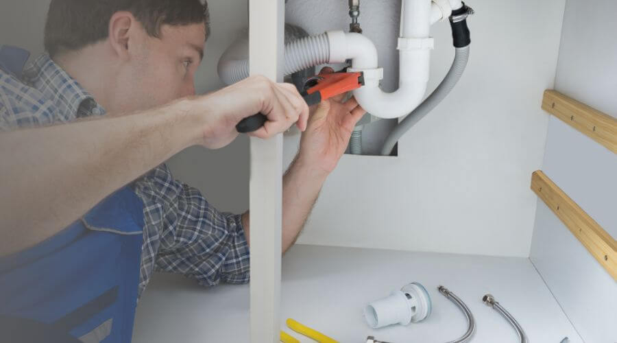 Expert burst pipe repair services in Minooka, IL
